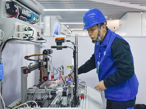 第二届全国工业经济应用创新职业技能竞赛电气电子产品环保检测员赛项决赛在我校成功举行